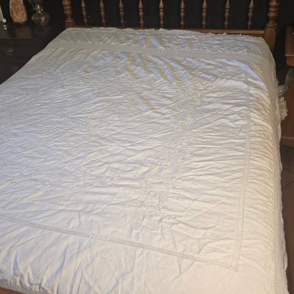 Off White Linen Hand Embroidered Crochet Lace Bedspread Victorian Clover Vtg